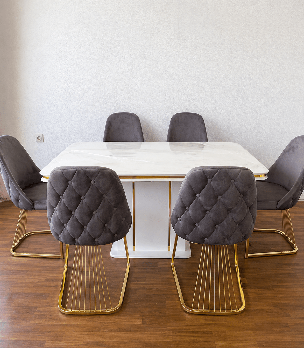 662652d2-33ac-4d20-bf04-e8f931f5590e Milano Dining Collection - Figura 1