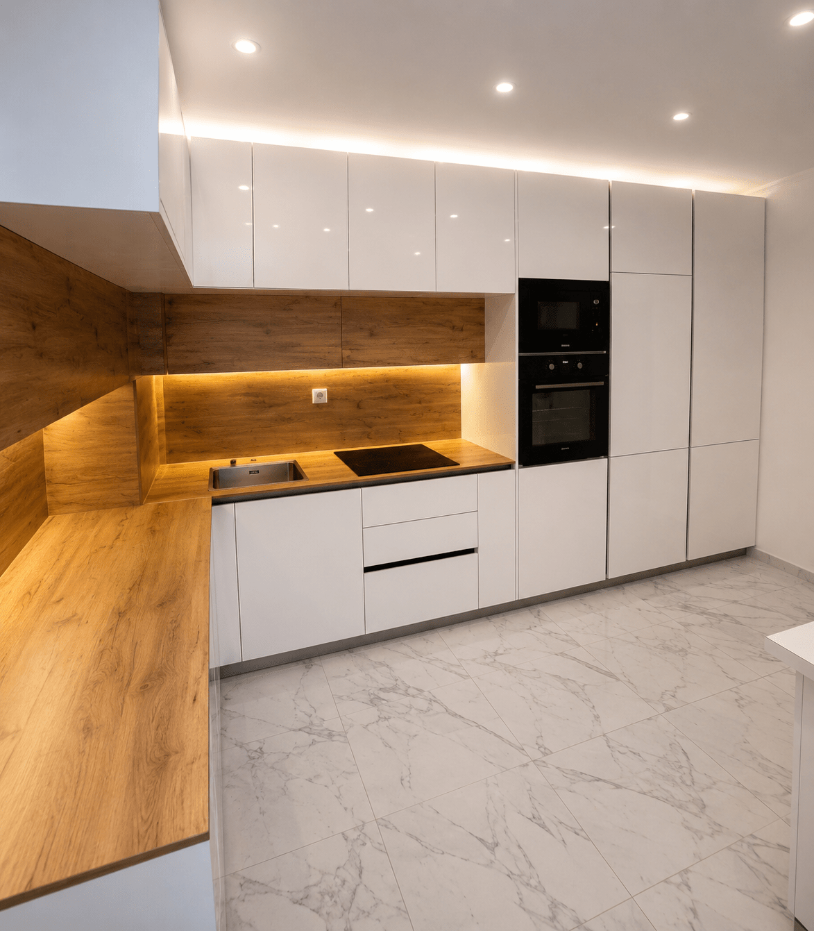 31e8ea18-55f1-4eac-be76-fa5667e5f289 Modern L-Shaped Kitchen with Warm Wood Accents - Figura 1