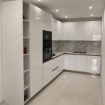 Modern White L-Shaped Kitchen with Marble Backsplash
